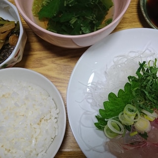 魚と和製ハーブを味わう定食